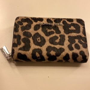 Micheal Kors wallet Leopard print